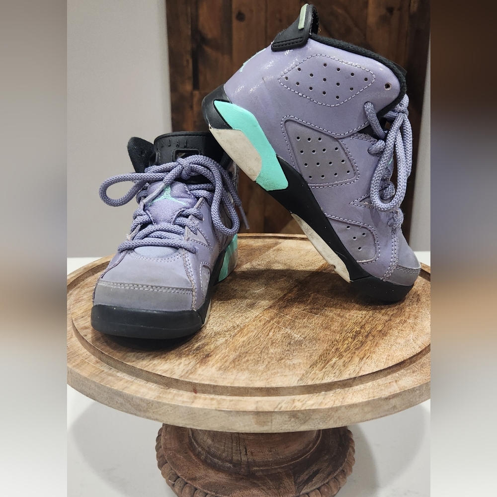 Jordan 6 Retro Kid's Size 11 Purple Sneakers